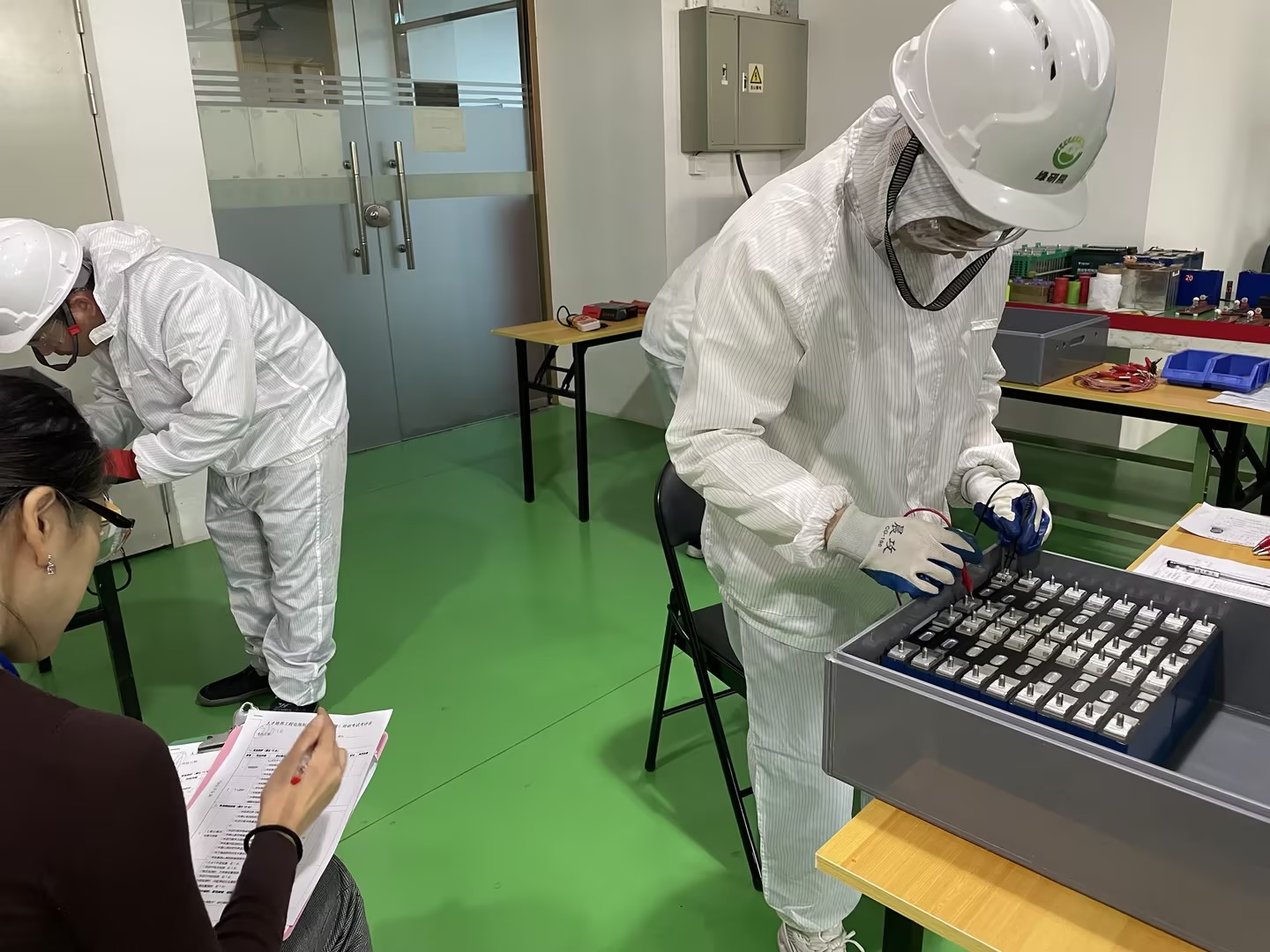 <b>�ܾ�ֽ��̸��������ʵѵ���أ����ʵ��ѧ���ά�ޱ���ʦ��ѵ</b>